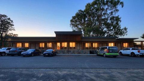 New Crossing Place Motel - Sunshine Coast Tourism 3