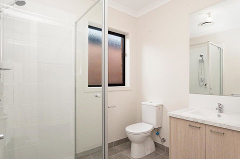 Morview Holiday Homes-Giraffe - Sunshine Coast Tourism 3