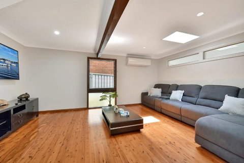 NEW PropertyBreezy Bayside Haven At Brightwaters - Holiday Sunshine Coast 2