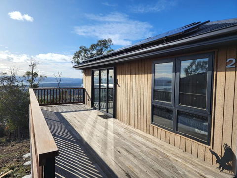 Mount Rumney Escapes Seaview House 2 - Eagle House - Sunshine Coast Tourism 0