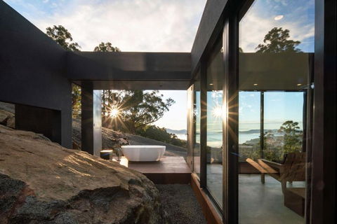 Mountain Top Snug, Studio Itas - Sunshine Coast Tourism 1