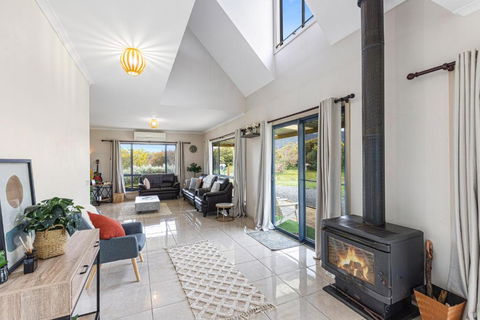 Morningside Farm House With Mountian Views... - Sunshine Coast Tourism 3