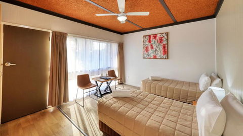 Motel Meneres - Sunshine Coast Tourism 3