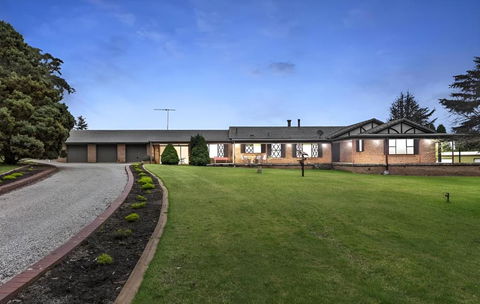 Mountain Culture Farm Stay - Pet Friendly - Sunshine Coast Tourism 0