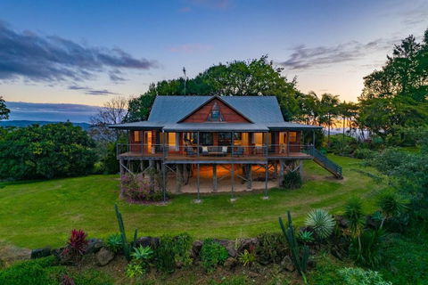 Mountain Retreat With Ocean Views And Fireplace - Sunshine Coast Tourism 0