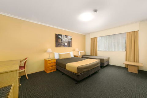 Mt Ommaney Hotel Apartments - Sunshine Coast Tourism 3