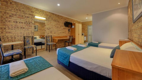 Mulga Country Motor Inn - Sunshine Coast Tourism 3