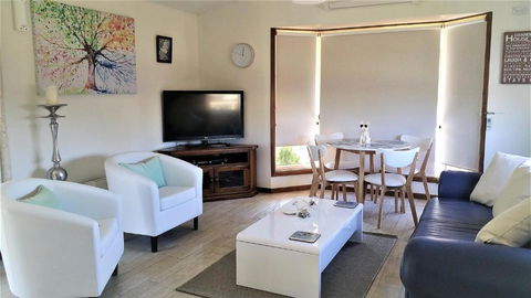 Must Love Dogs B&B & Self Contained Cottage - Holiday Sunshine Coast 3