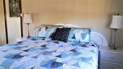 Must Love Dogs B&B & Self Contained Cottage - Holiday Sunshine Coast 1