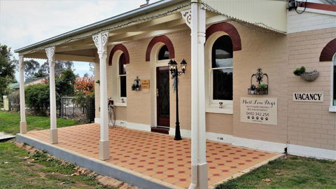 Must Love Dogs B&B & Self Contained Cottage - Holiday Sunshine Coast 0