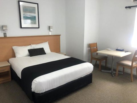 Narwee Hotel - Holiday Sunshine Coast 0