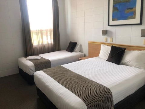 Narwee Hotel - Holiday Sunshine Coast 1