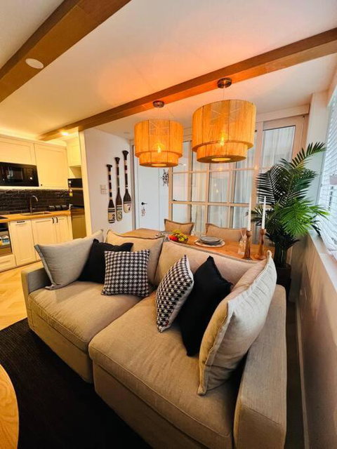 Nautical Living In Manly - Holiday Sunshine Coast 0