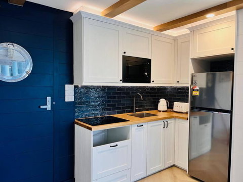 Nautical Living In Manly - Holiday Sunshine Coast 1