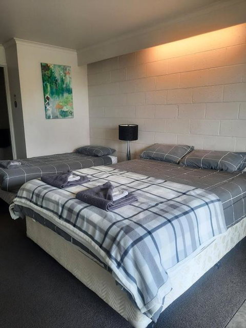 Neerim South Hotel - Holiday Sunshine Coast 3