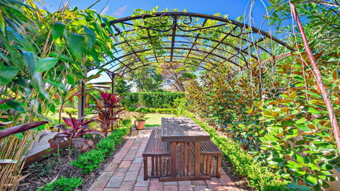 Nelson Bay CBD Oasis 13 Government Rd - Sunshine Coast Tourism 1