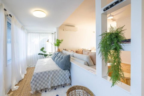 Nest On Nelson, 7 Nelson St - Boat Parking, Wi-Fi, Games Room - Holiday Sunshine Coast 1