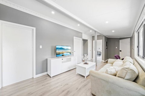 New 2 Bedroom House 500m To Mall With Free Parking - Sunshine Coast Tourism 2