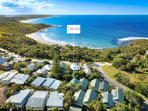 NEW Luxury Angourie Villa! Dream Location, WiFi ++ - Holiday Sunshine Coast 1