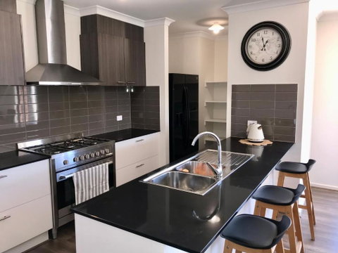New Modern And Spacious In A Quiet Location Only 12 Min From The City - Sunshine Coast Tourism 0