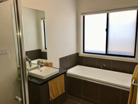 New Modern And Spacious In A Quiet Location Only 12 Min From The City - Sunshine Coast Tourism 1