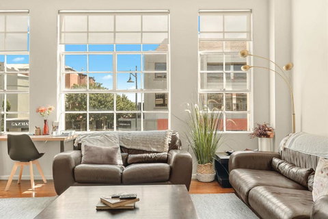 New York Style Apartment In The Heart Of Bendigo - Holiday Sunshine Coast 3