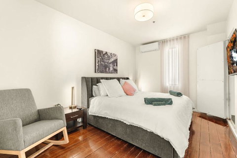 New York Style Apartment In The Heart Of Bendigo - Holiday Sunshine Coast 2