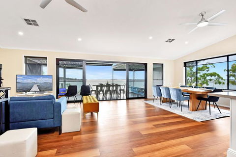 New Property Shimmer Shores Absolute Waterfront Retreat At Fishing Point, Lake Macquarie - Sunshine Coast Tourism 3