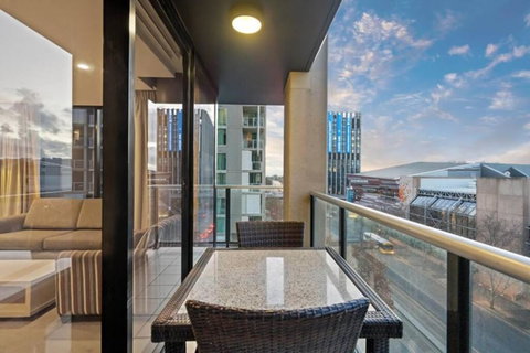 New Heights On North Terrace - 2BR CBD Views Pool - Sunshine Coast Tourism 3