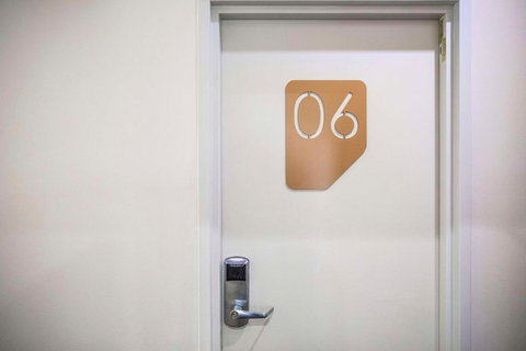 Nightcap At High Flyer Hotel - Sunshine Coast Tourism 2