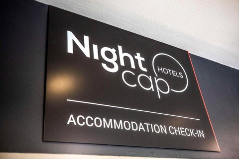 Nightcap At High Flyer Hotel - Sunshine Coast Tourism 3