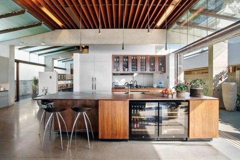 Newport Elegance Absolute Beachfront - Holiday Sunshine Coast 1