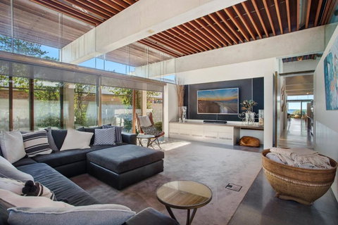 Newport Elegance Absolute Beachfront - Holiday Sunshine Coast 2