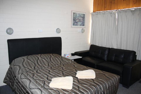 Nhill Oasis Motel - Sunshine Coast Tourism 2