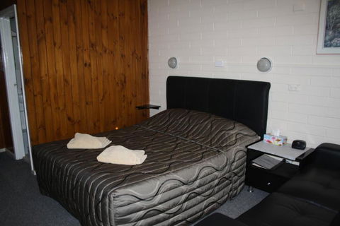 Nhill Oasis Motel - Sunshine Coast Tourism 0