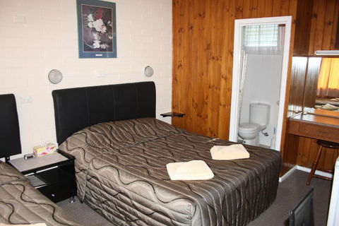 Nhill Oasis Motel - Sunshine Coast Tourism 1