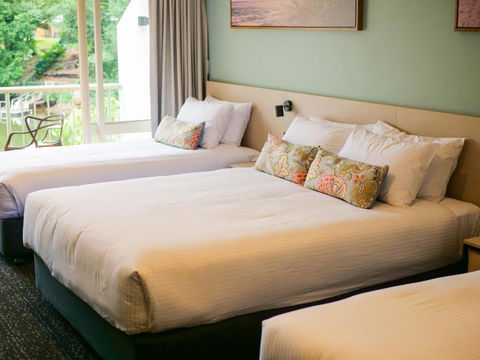 Nightcap At Hinterland Hotel Nerang - Sunshine Coast Tourism 3