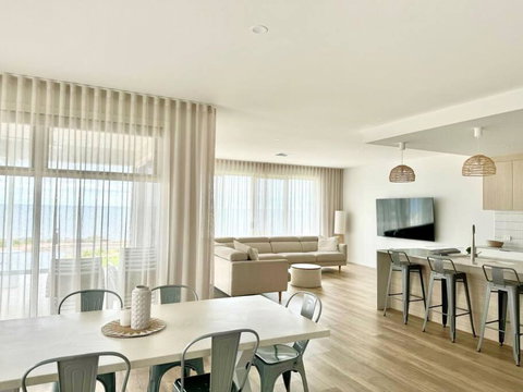 North Beach Hamptons - Sunshine Coast Tourism 0