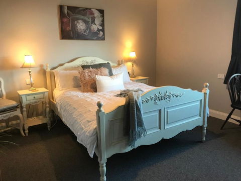 Number 10 -Queen Room With B/fast - Sunshine Coast Tourism 2