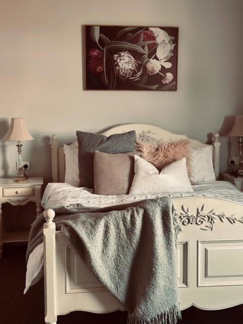 Number 10 -Queen Room With B/fast - Sunshine Coast Tourism 0