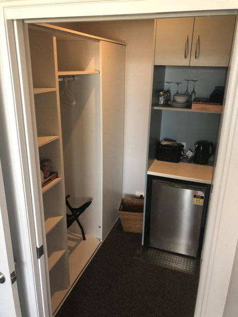 Number 10 -King Bed With Breakfast - Sunshine Coast Tourism 2