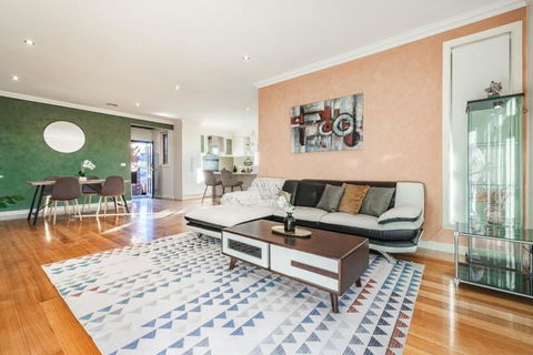 Nunawading Beautiful 3br Housedeckingcourtyard - Sunshine Coast Tourism 1