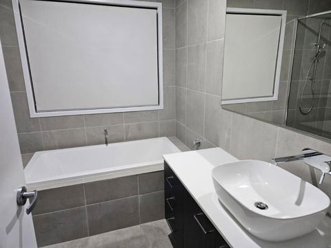 O Stylish 4 Room Oasis With 65 TV - Sunshine Coast Tourism 1