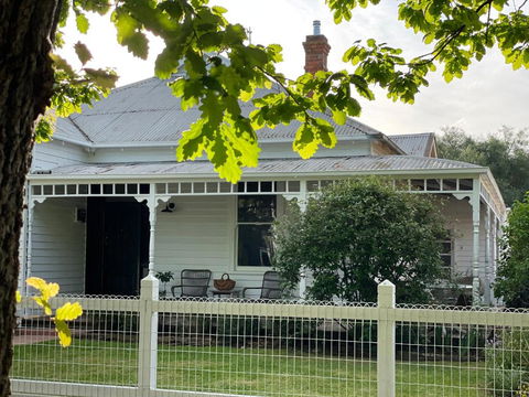 Oakview Country House Maffra - Sunshine Coast Tourism 0