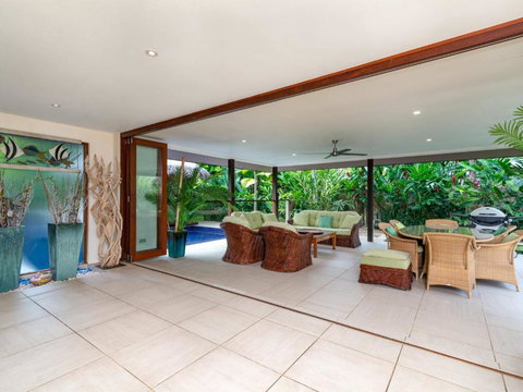 Oasis Beachfront Mirage - Holiday Sunshine Coast 3