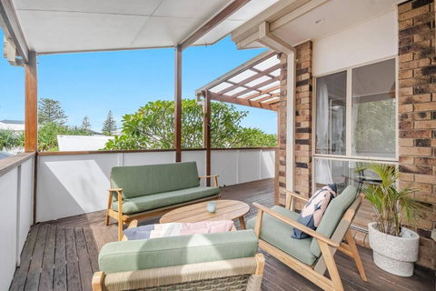 Oasis - Holiday Sunshine Coast 1