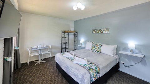 Oasis Motel - Holiday Sunshine Coast 1