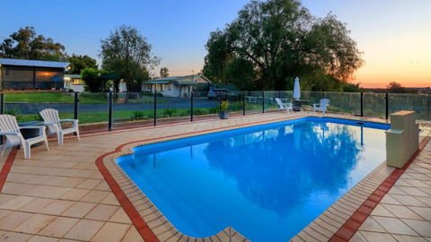 Oasis Motel - Holiday Sunshine Coast 0