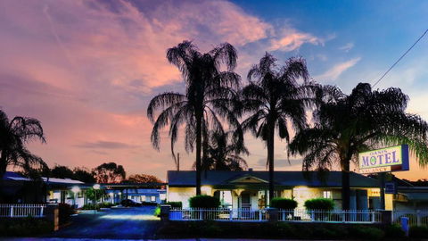 Oasis Motel - Holiday Sunshine Coast 2
