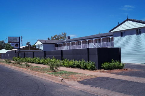 Oasis Motel - Holiday Sunshine Coast 2